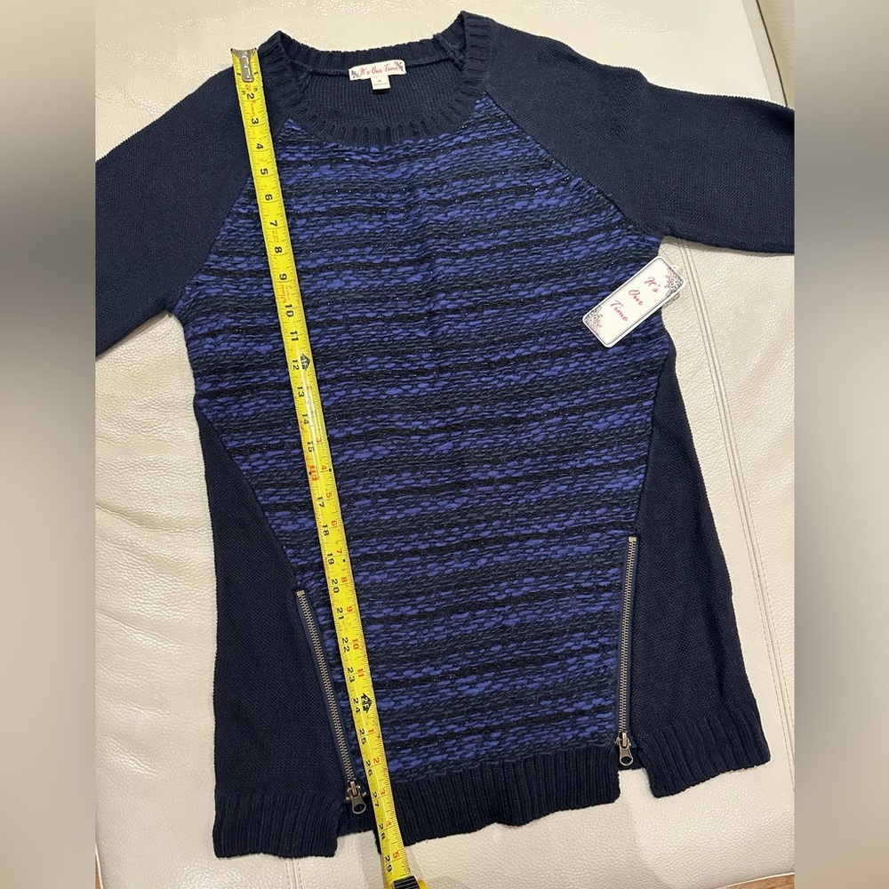 Beautiful Long Sweater With Zipper Accents - Picture 2 of 5